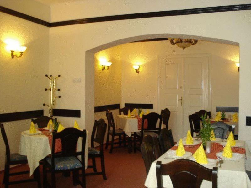 Pension Hotel Fast Rădăuţi المظهر الخارجي الصورة